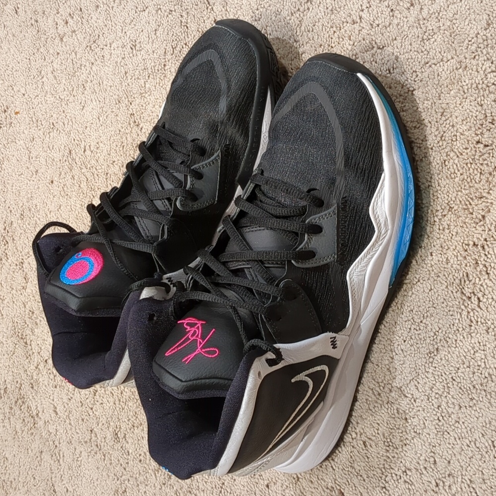 Nike Kyrie Infinity South Beach basketball mid